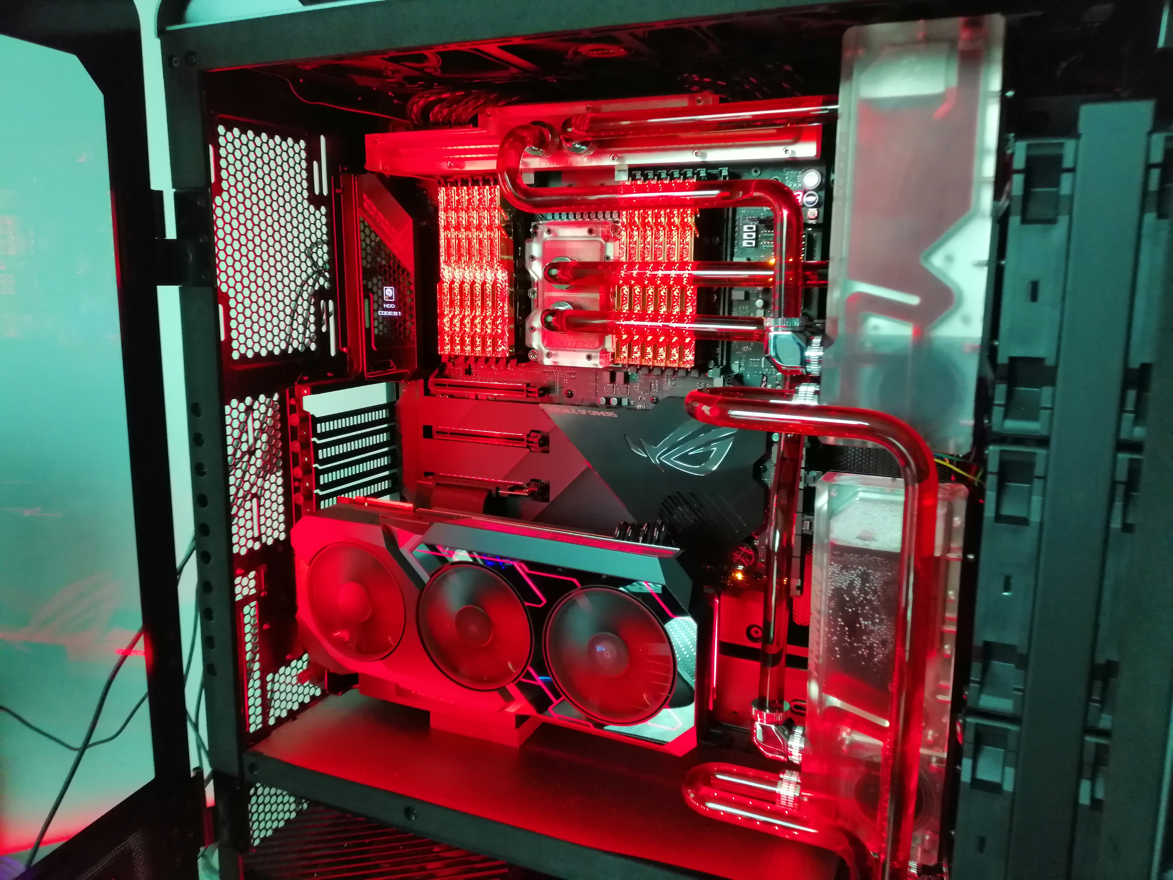 Xeon W-3175X Roundup: Intel's 28-Core at CES 2019 Xeon W-3175X Roundup: Intel's 28-Core at CES 2019